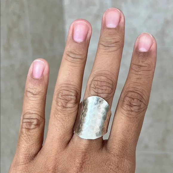 Elegant Silver Hammered Ring size 8 - Picture 2 of 5